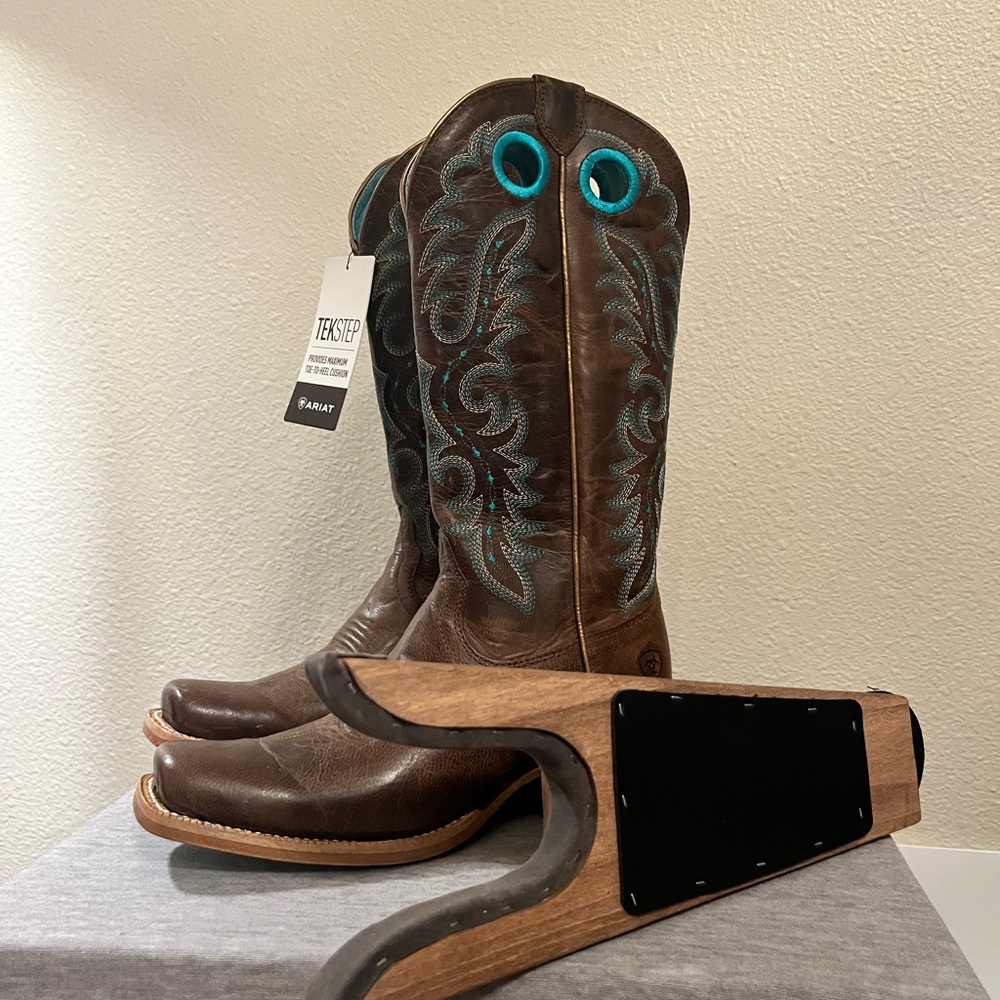 NIB - Ariat Women’s Turquoise/Brown Western Boots, Size 7 (boot jack included)